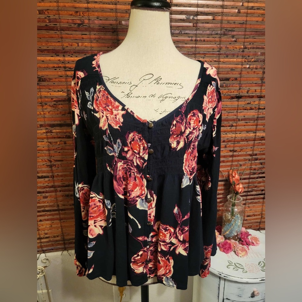 Shyanne Navy and Red Floral Blouse